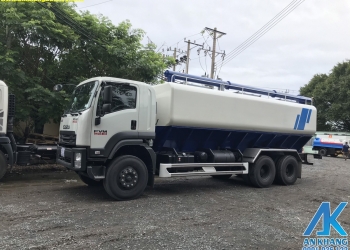 xe bồn cám trục vít isuzu 27 khối 