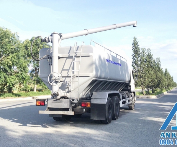 xe bồn cám thổi hino 24 khối